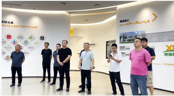 【旭瑞新聞】熱烈歡迎力源集團鴨事業(yè)部杜飛兵總經(jīng)理率領(lǐng)公司管理團隊一行蒞臨旭瑞集團開(kāi)展參觀(guān)交流活動(dòng)